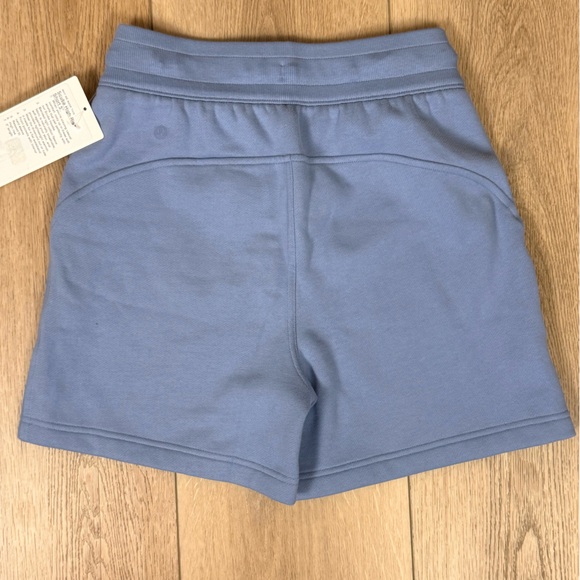 NWT Lululemon Scuba High Rise Shorts 5” Blue Willow Size 4 - Picture 2 of 4